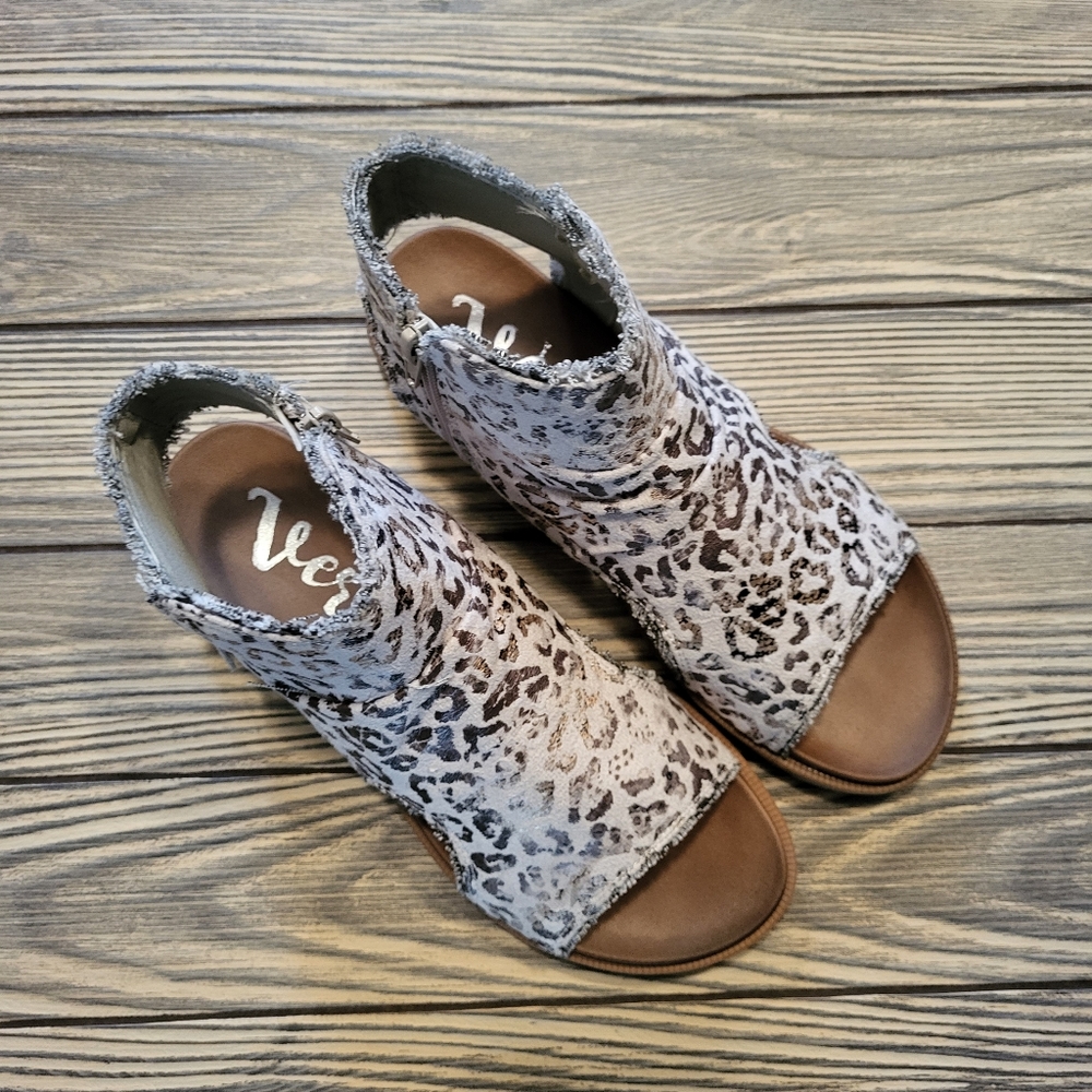 Cheetah Print Sandals - Picture 4 of 4